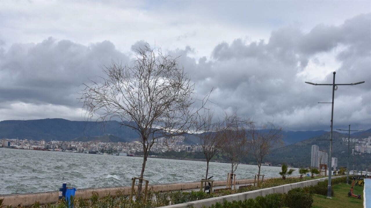 Prof. Dr. Yaşar: İzmir her yıl çöküyor