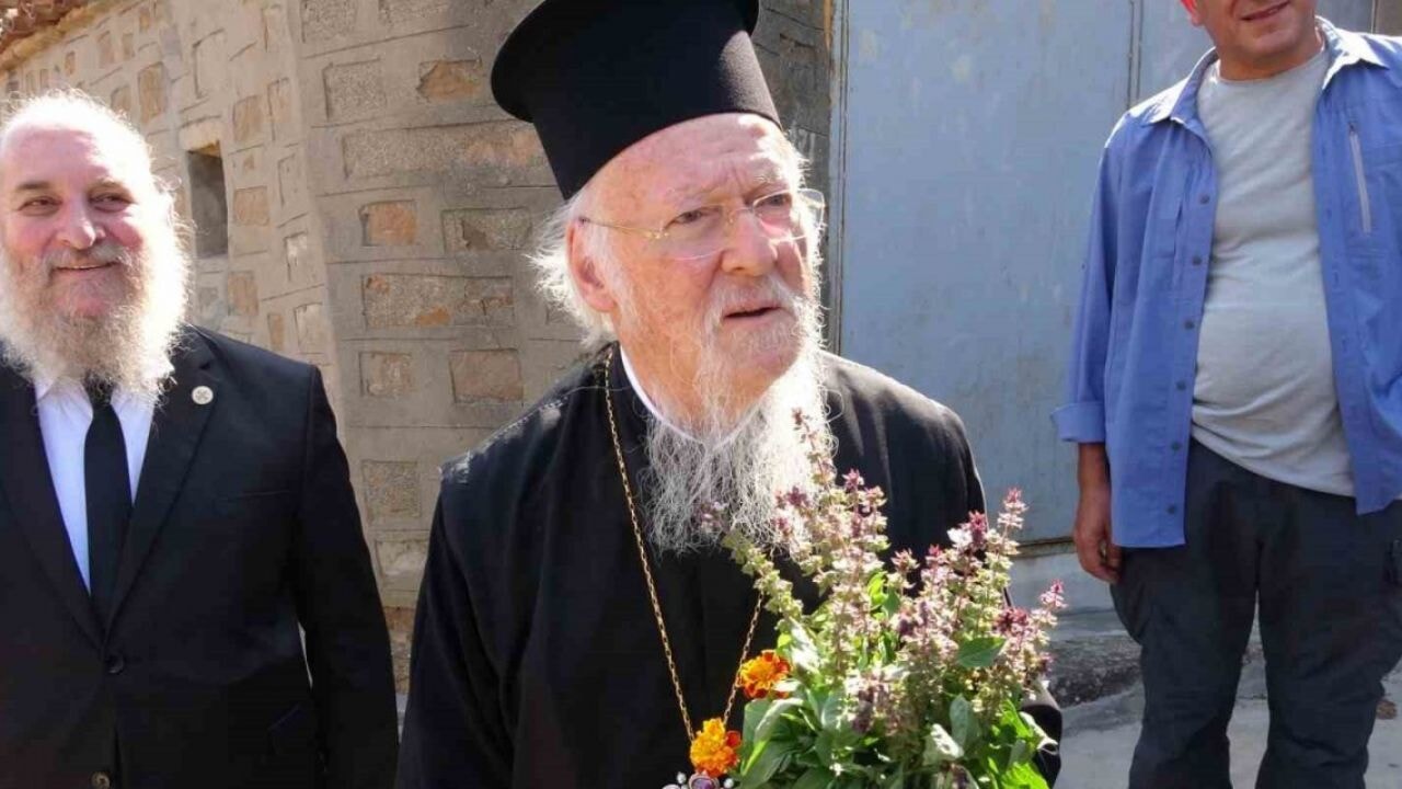 Rum cemaati Gökçeada'da buluştu: Papazlık töreninde birlik mesajı verildi