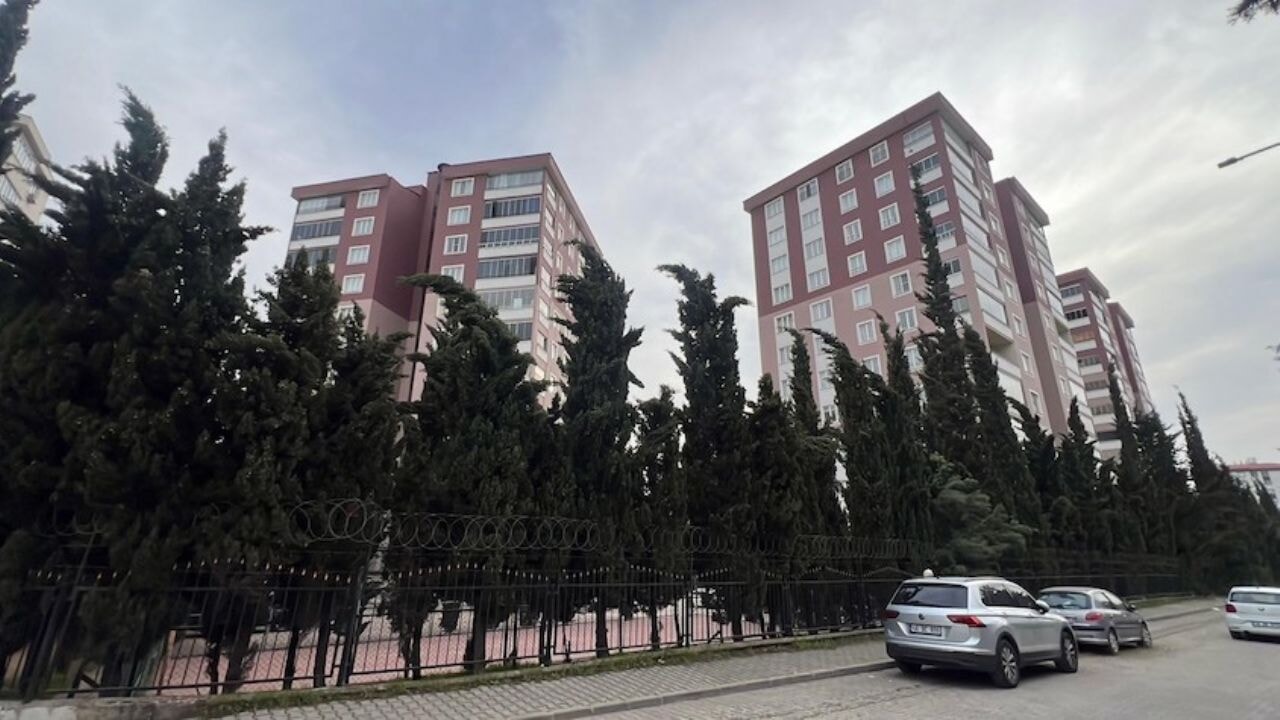 Saldırganın ailesinin yaşadığı sitede sessizlik