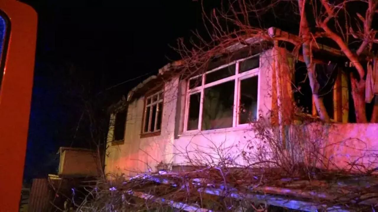 Samsun'da şok olay: Ailesi iftara gidince evi ateşe verdi