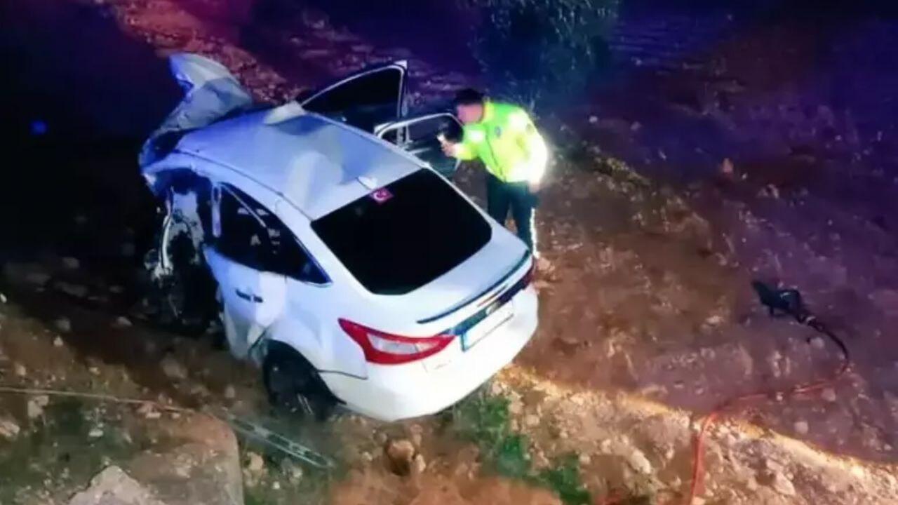Şanlıurfa'da dehşet! İki otomobil kafa kafaya çarpıştı: 4 ölü