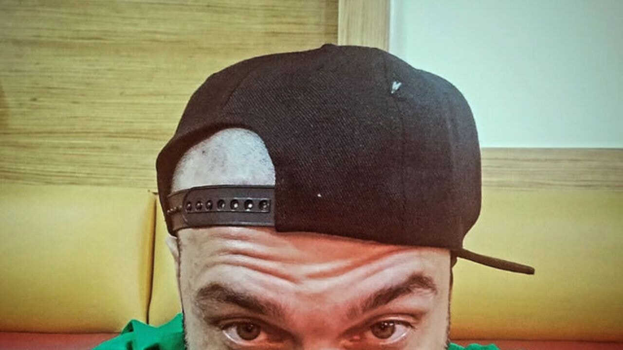 Sansar Salvo gözaltına alındı: Babasına uyguladığı şiddet krizi sosyal medyada yayıldı