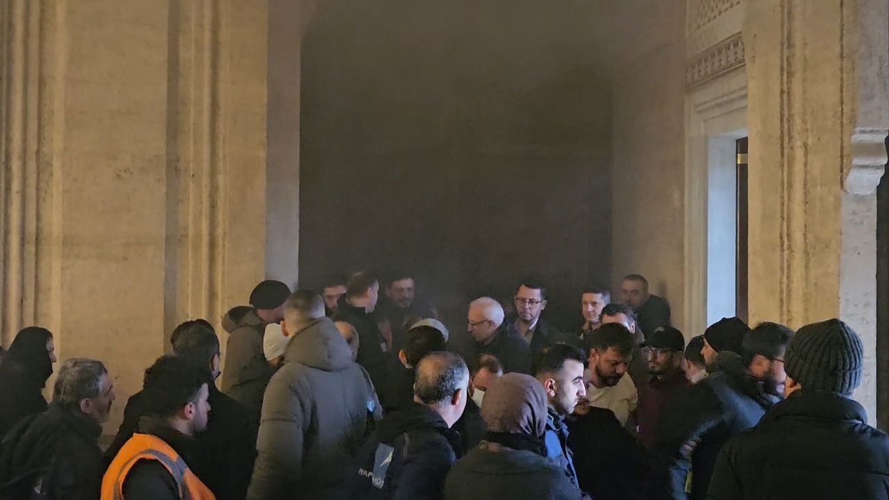 Selimiye Camii'nde ilk namazda yangın