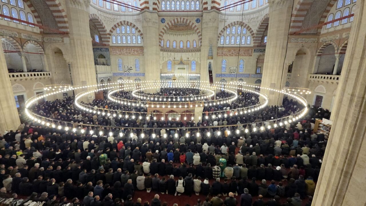 Selimiye Camii'nde restorasyon sonrası ilk bayram namazı
