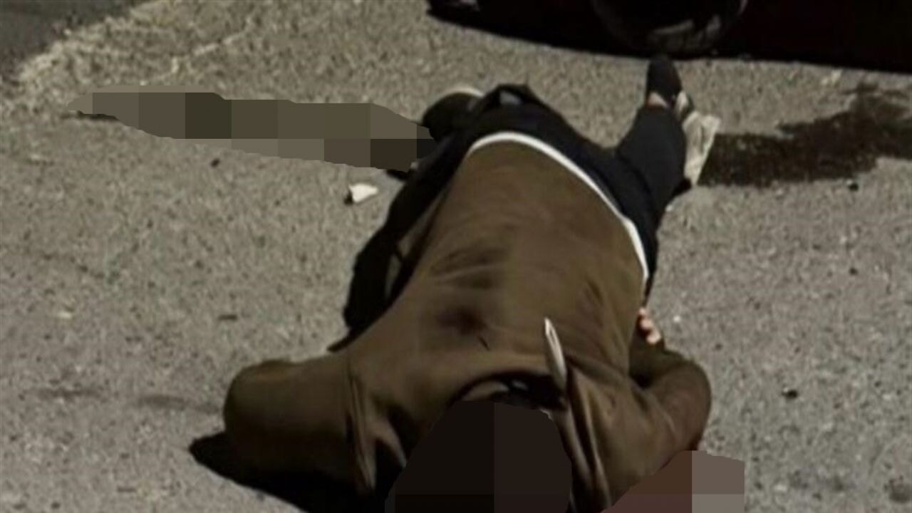 Sırtına saplı bıçakla sokakta öldü