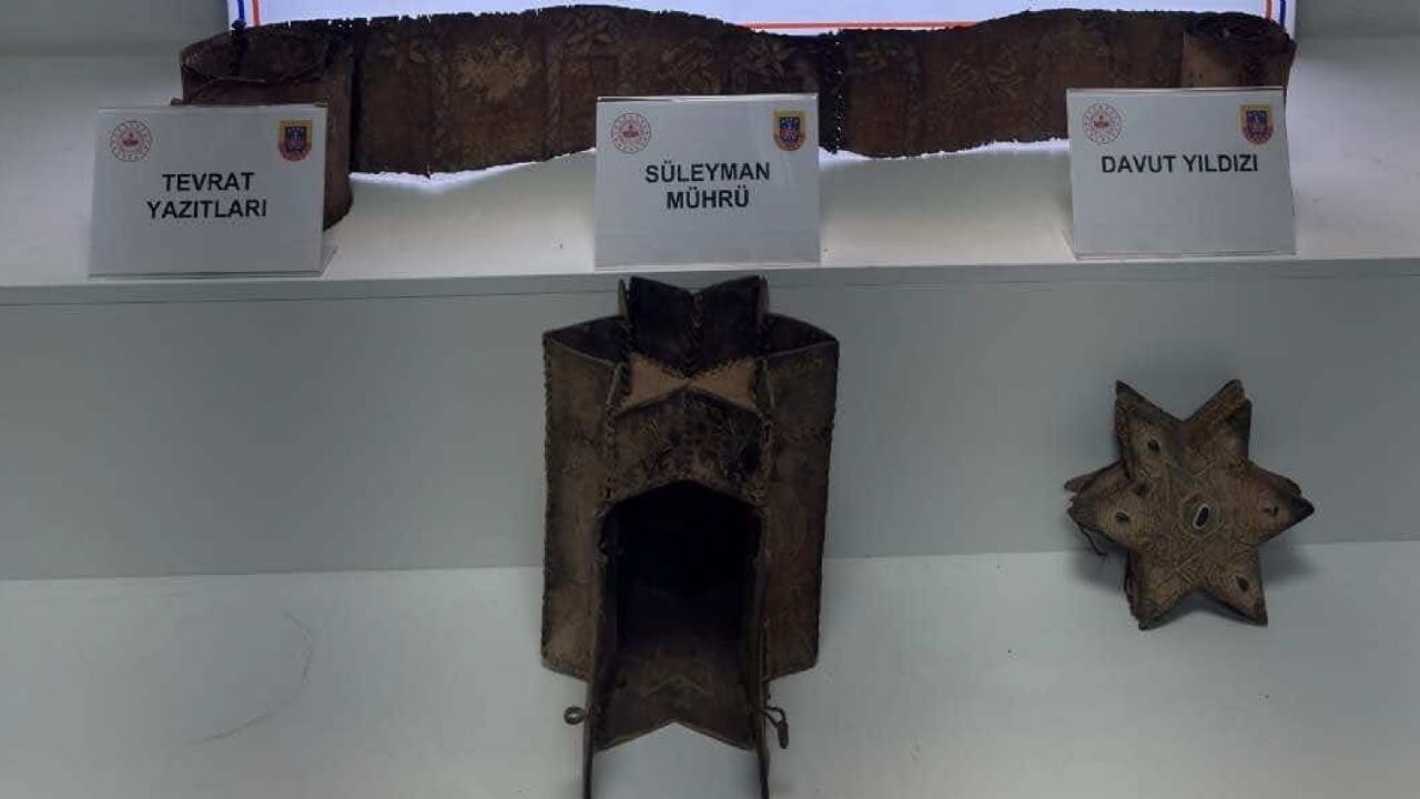 Süleyman mührü ve Tevrat içeren tarihi yazıt bulundu