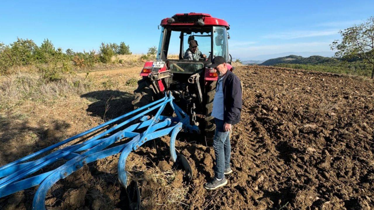 Tarlayı sürerken el bombasına takıldı