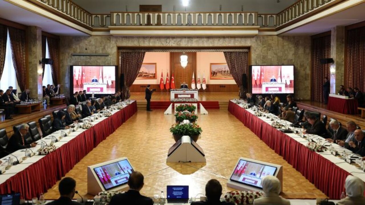 'Terörsüz Türkiye' için kadın ve gençlerden oluşan STK'lar dinlendi