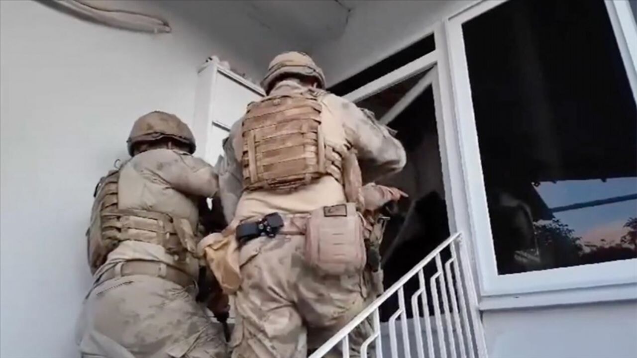 Türkiye genelinde FETÖ operasyonlarında 64 tutuklama gerçekleşti