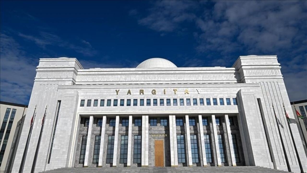 Yargıtaydan 'çocuk, annenin yeni evlendiği kişinin soyadını alamaz' kararı
