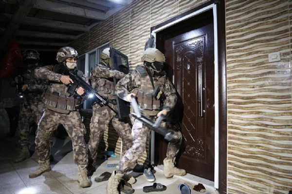Zehir tacirlerine operasyon! Firari 4 hükümlüyle 9 şüpheli yakalandı