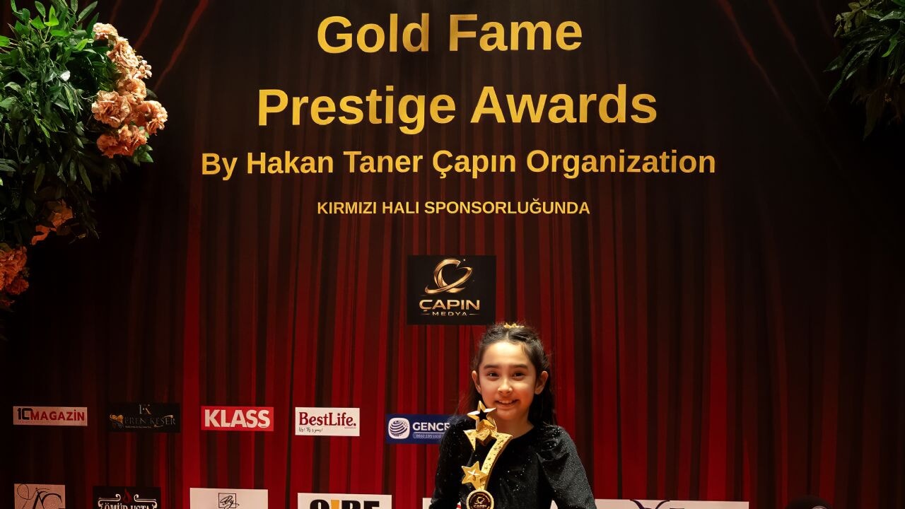 Altın Prestij Gecesinde Büyük Onur: Yılın En Başarılı Görüntü Yönetmeni Atajan Babakulov Oldu