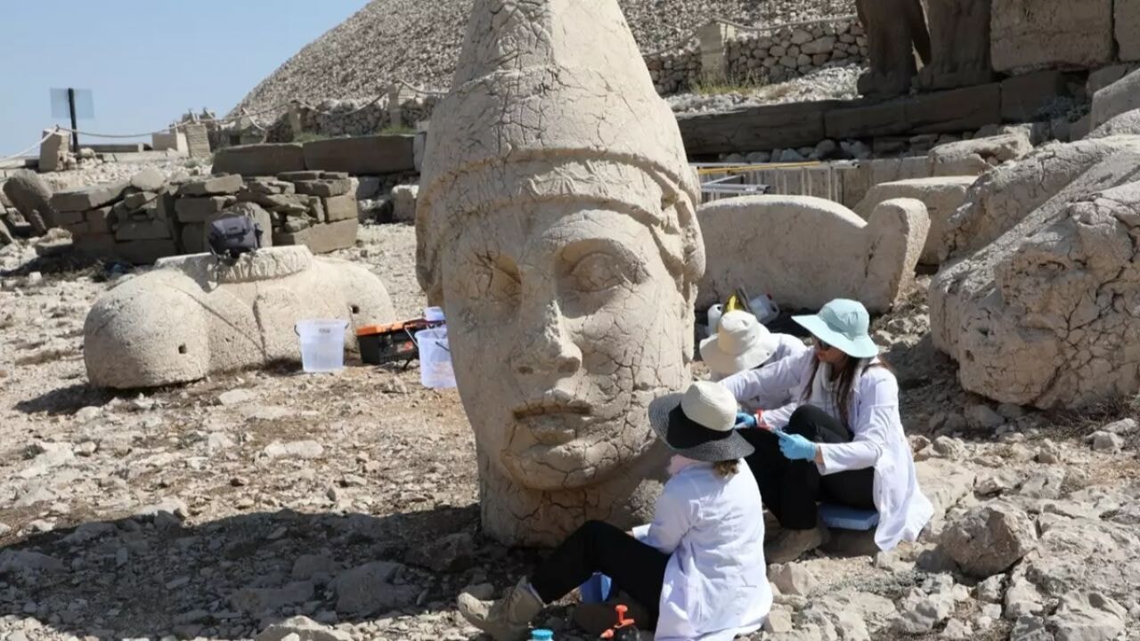 Apollon heykeli kalıcı şekilde onarıldı, Nemrut'un simgeleri ayağa kalktı