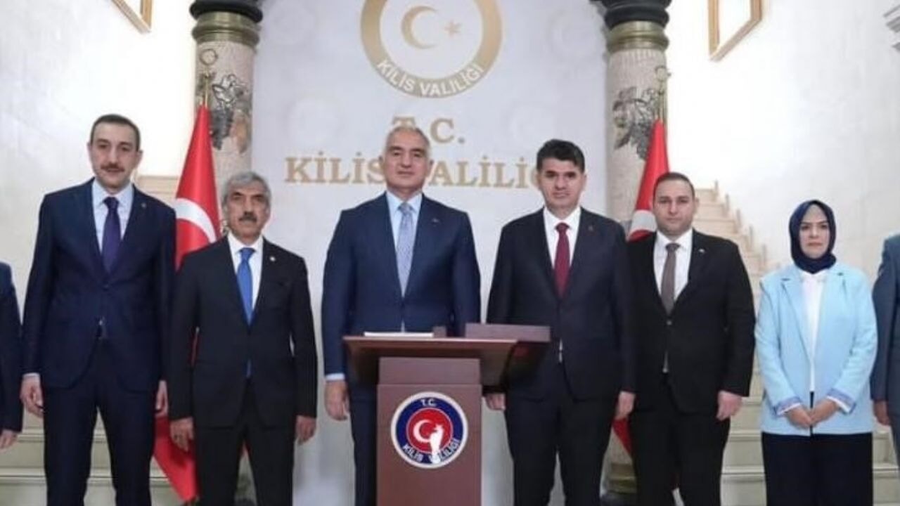 Bakan Ersoy: 'Ateş çemberinin içinde Türkiye huzur ve güven limanı'