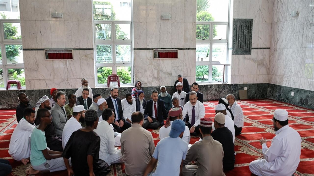 Bakan Fidan, Johannesburg'taki Nur'ul Hamidiye Camisi'ni ziyaret etti