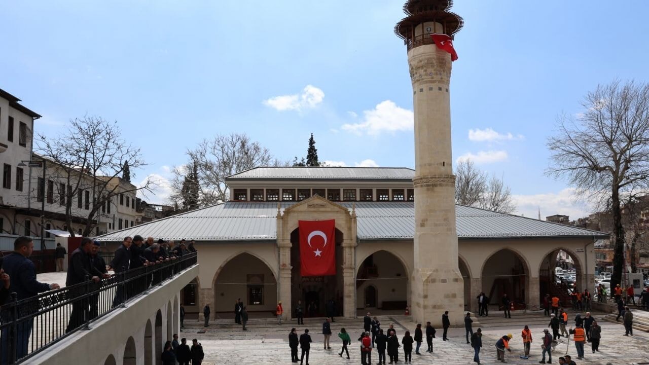 Depremde ağır hasar görmüştü! Kahramanmaraş Ulu Camii ibadete açıldı