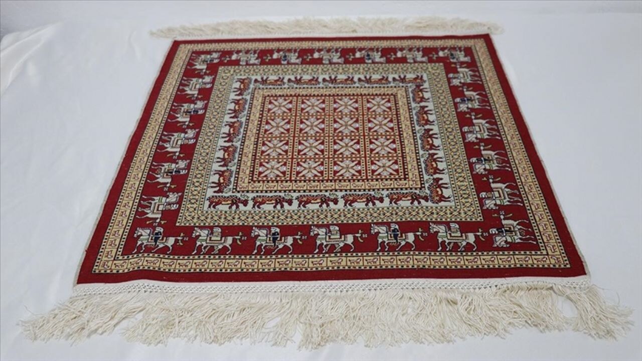 Dünyanın ilk halısının benzeri üretildi