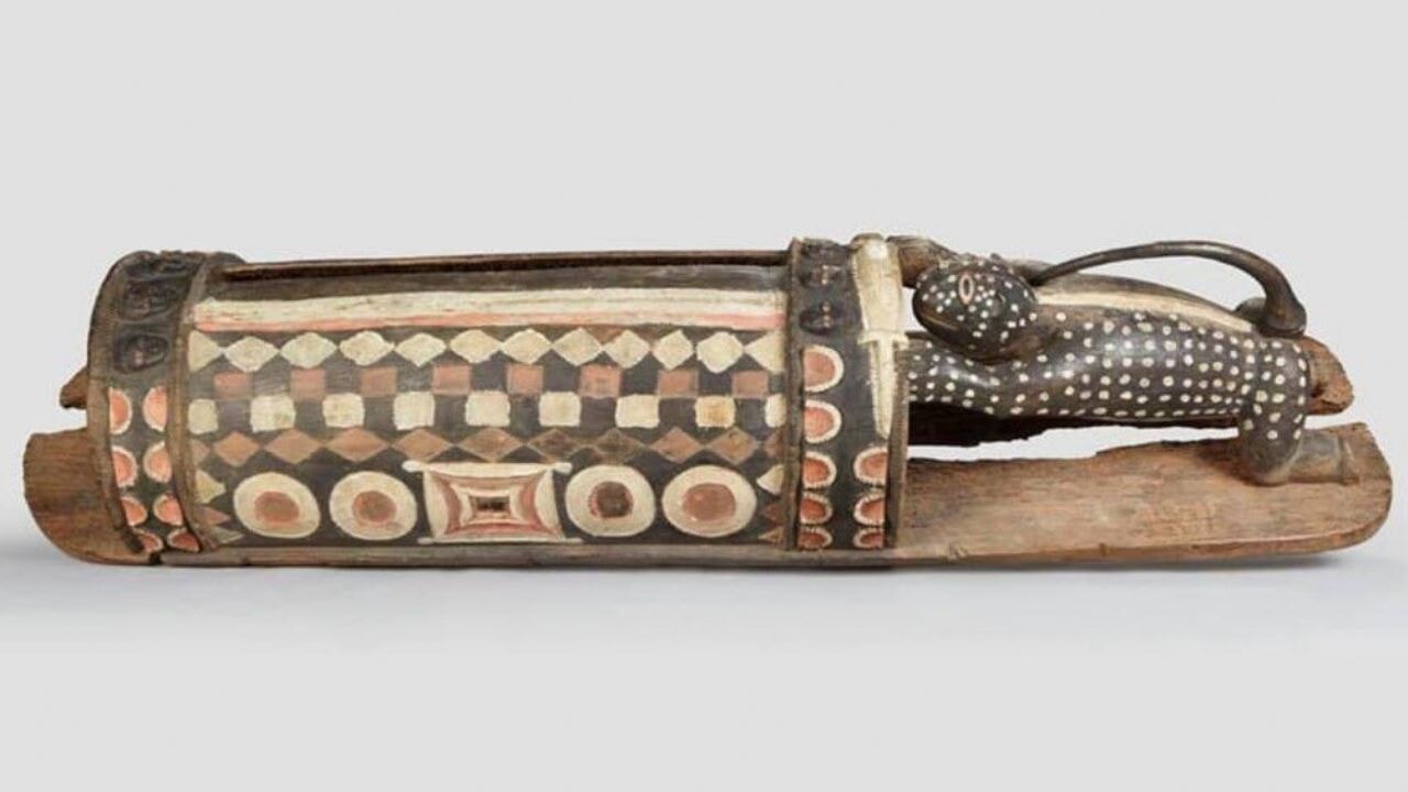 Fransa'nın gasbettiği 'konuşan davul' ülkesine dönüyor