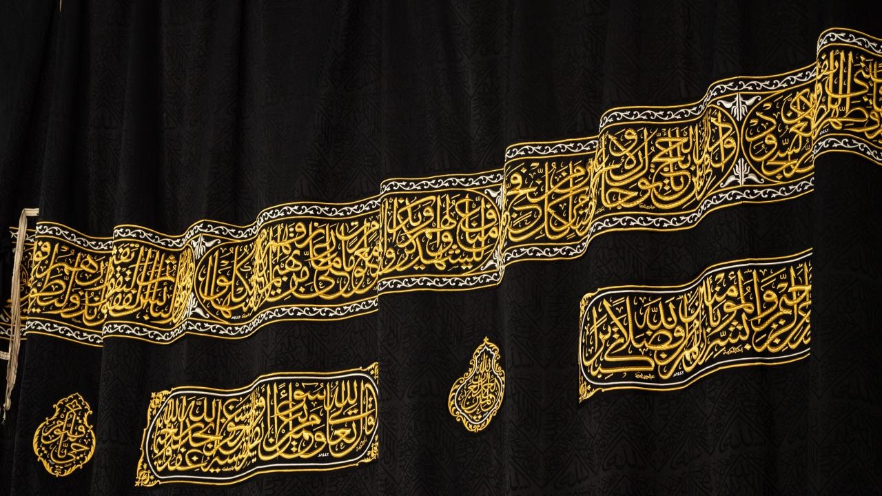 Kabe'nin örtüsü değiştirildi