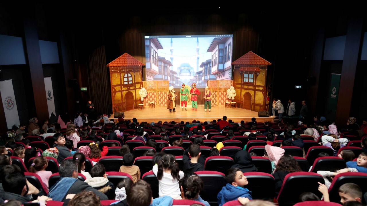 KARATAY'DA GÖLGE OYUNU VE TİYATRO ETKİNLİKLERİNE YOĞUN İLGİ