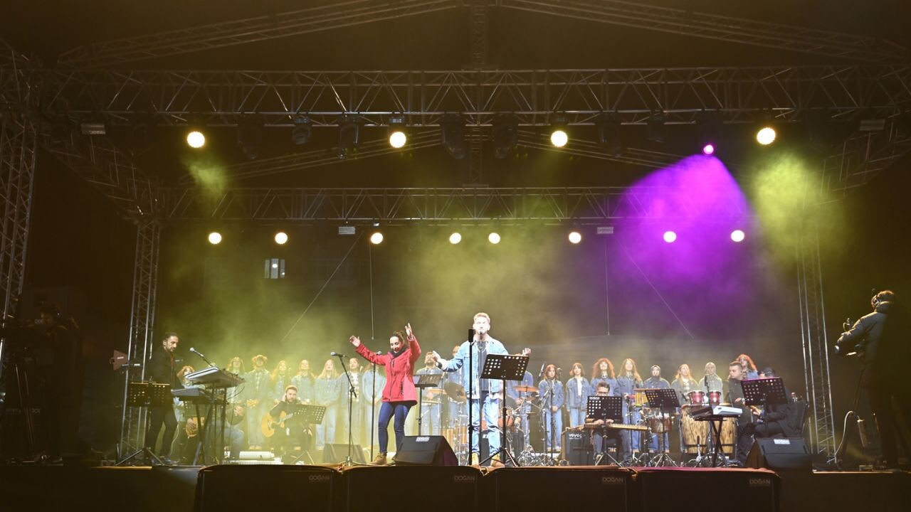 SELÇUKLU'DA BİNLERCE GENÇ KIŞ ETKİNLİĞİNDE BULUŞTU