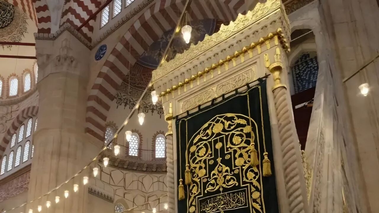 Selimiye Camii'nin minber örtüsü yenilendi