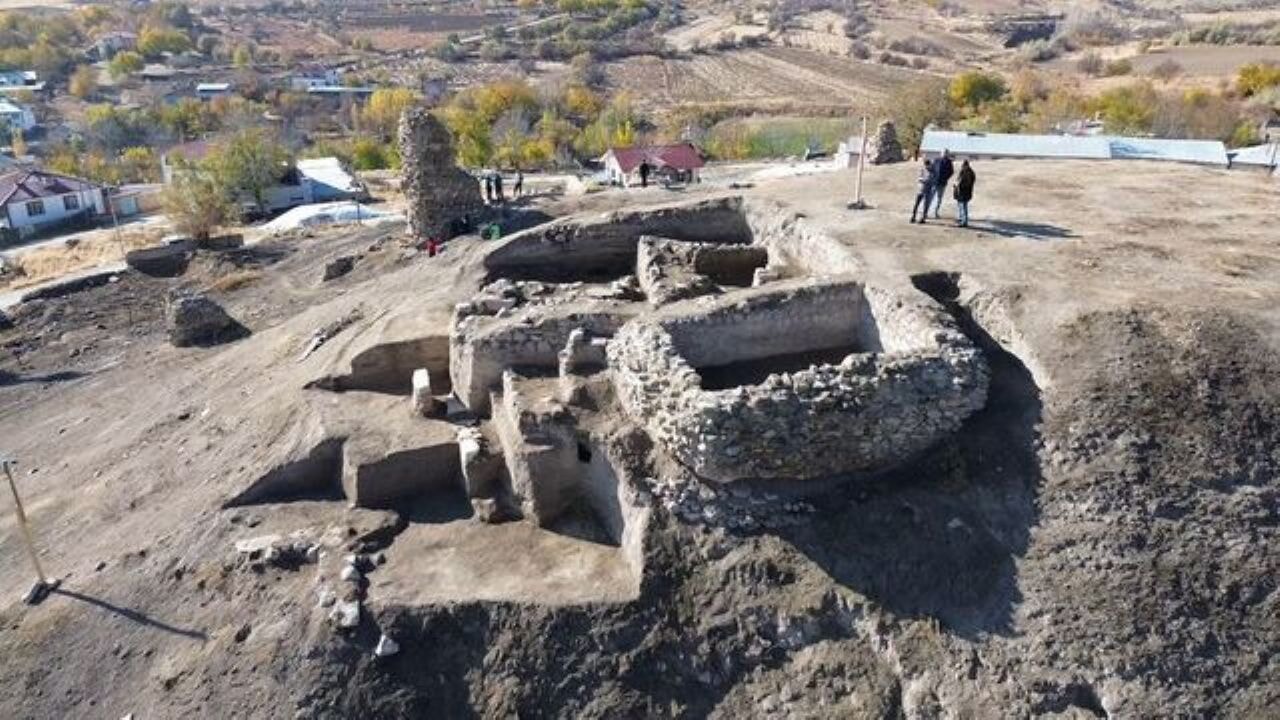 Tadım'da tarih fışkırdı: 6 bin yıllık kutsal ocaklar gün yüzüne çıktı