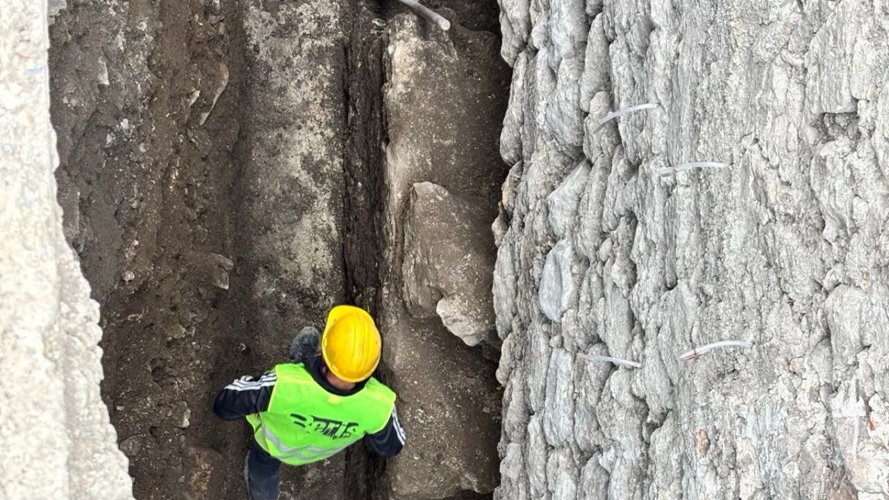 Trabzon'da yerin 8 metre altından liman çıktı