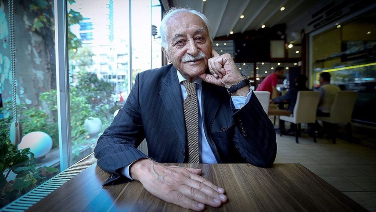 Türk Edebiyatının Milli Sesi: Yavuz Bülent Bakiler kimdir?