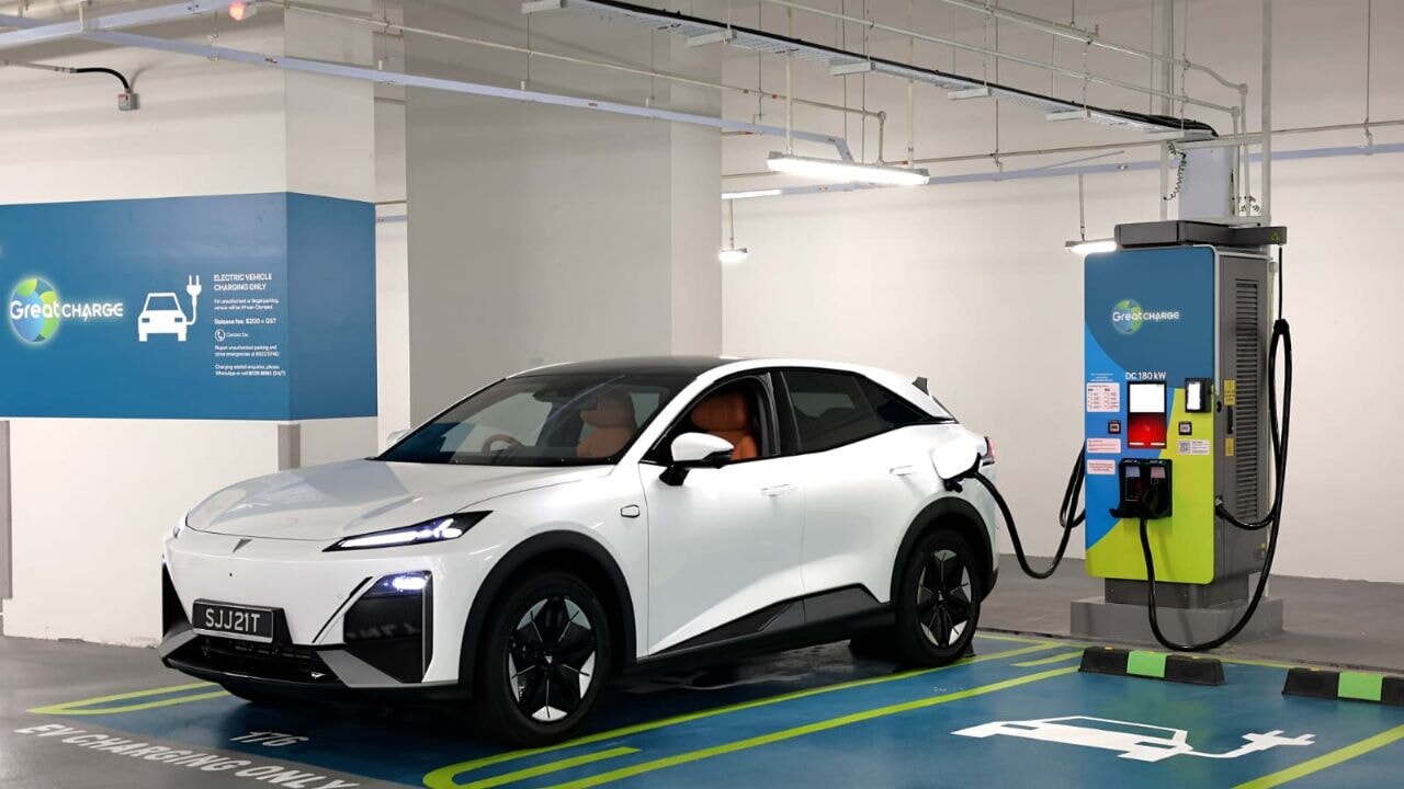 AVM otoparklarına şarj istasyonu zorunluluğu geldi