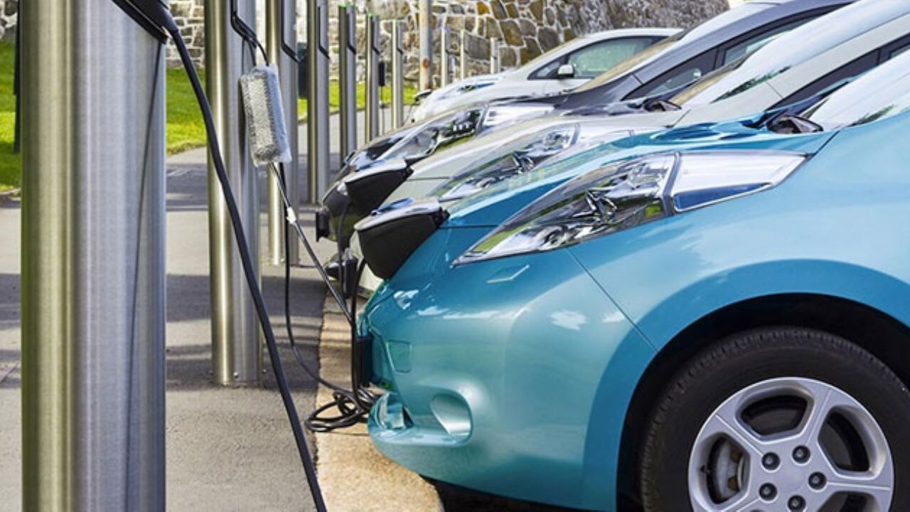 Timetürk yazarı Adem Eyüpoğlu'ndan elektrikli arabaların şarj sorununa çözüm