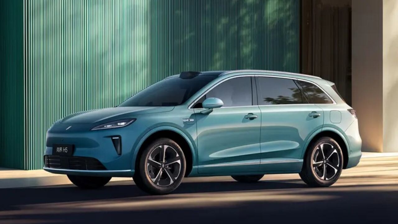 Ünlü telefon markası ilk otomobilini çıkardı