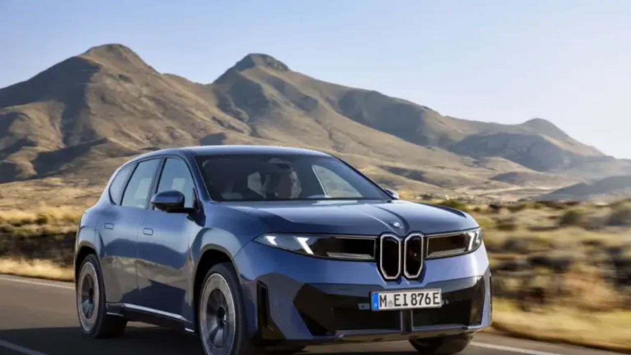 Yeni BMW iX3 Türkiye'de ön talebe açıldı