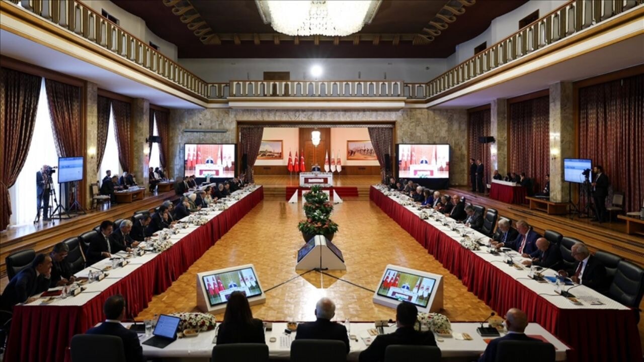 DEM Parti'den 'komisyon' açıklaması... Oturum neden karıştı?