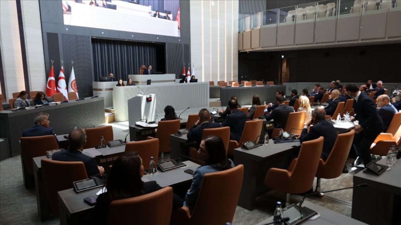 KKTC Meclisi'nde erken seçim önergesine ret