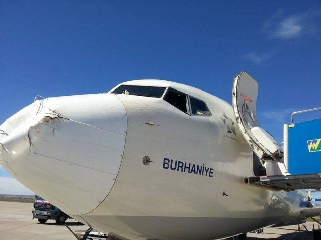 Kuşlar THY uçağına hasar verdi