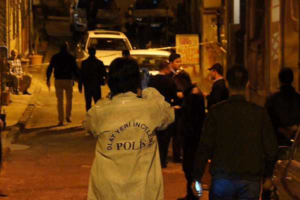 Müzisyen evinde ölü bulundu