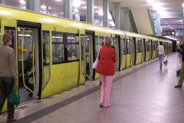 Makinistlerin grevi milyonları etkiledi