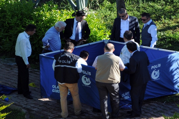 Kayıp polis memuru parkta ölü bulundu