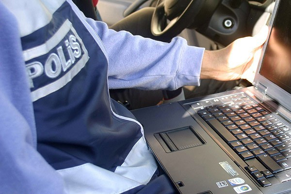 Bilgisayarında Gülen ve cinsel içerikli videolar çıktı