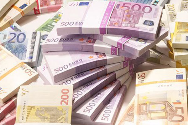 Euro 14 ayın zirvesinde!