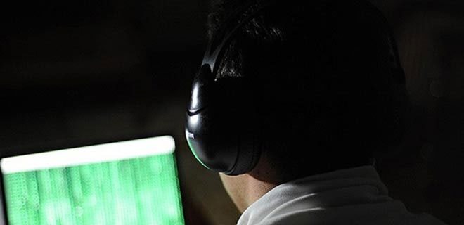 'Usulsüz dinleme' de 4 tutuklama