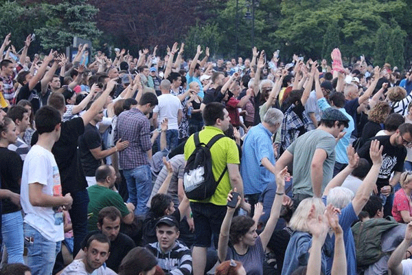 'Hükümet istifa' sloganları