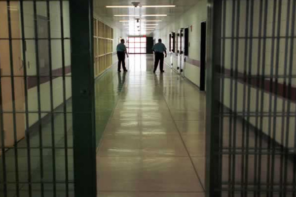 Firar ettiği cezaevine pişman olup geri döndü