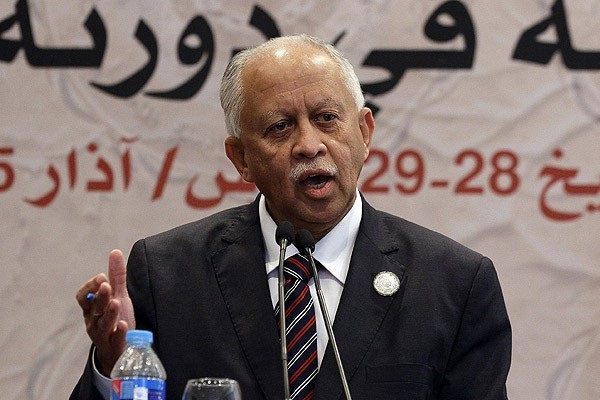 'Husiler'den sivillere top atışı'