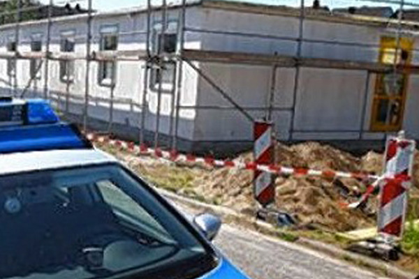 Mülteci yurdu inşaatı kundaklandı