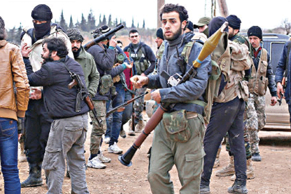 Şii milisler İdlib'de muhaliflerle çatışıyor