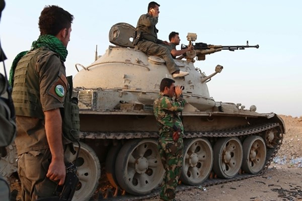 Kobani'deki peşmergeye dört kamyon silah