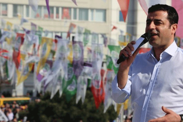 Demirtaş ' Davutoğlu'nu kurtaracak olan biziz'dedi