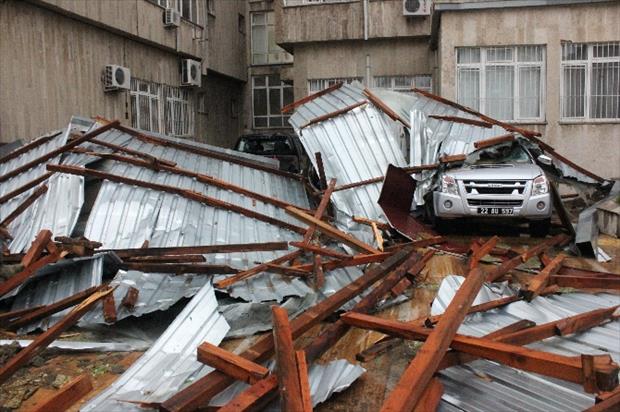 Fırtına Edirne'yi yıktı geçti